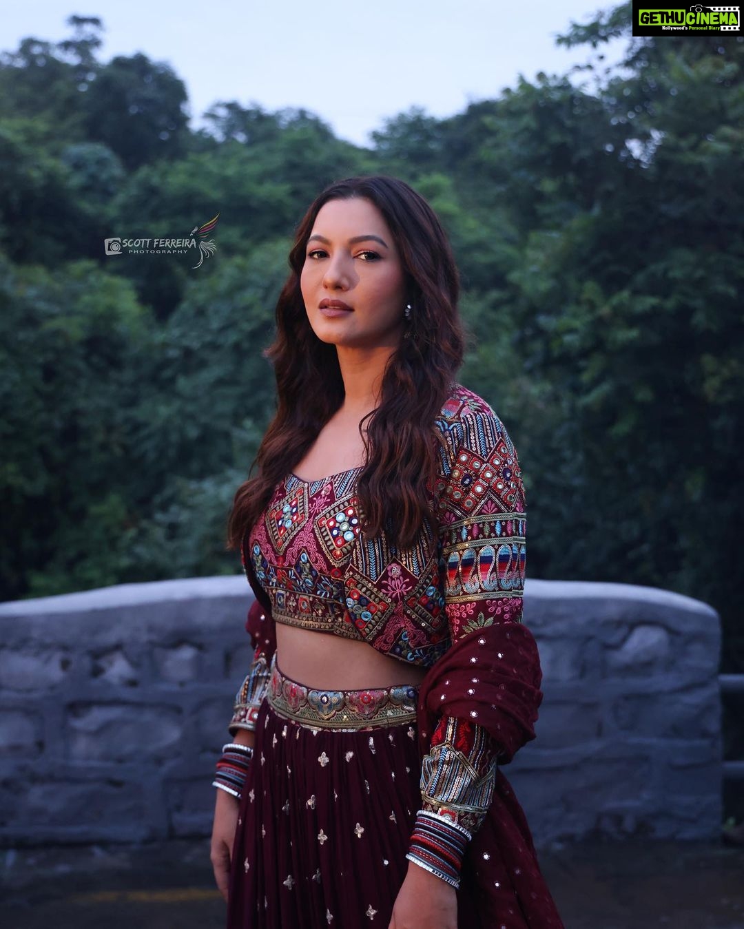 Gauahar Khan Instagram - She is an unsolved puzzle behind that simple smile . In frame - @gauaharkhan . Team - @vijaysolankiphotography @nandan_gori93 . #gauahar #gauahargeous #gauaharkhan🍁 #gauaharkhanfans #gauaharkhanfc #actorslife🎬 #bollywoodactoractress #musicset #musicsetup #talentedactors #viralpost2 #dicoverpage #likepost #likeposts❤️ #shareposṭ #saveposts #tagposts #spreadpostivevibes #celebrityphotographers #celebrityphotographer #portraitoffical #fashıonphotography Flim city Mumbai