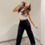 Gauahar Khan Instagram – Taal kitne baar dekhi hai ???? I’ve watched it 15 times … it was my fave music album too . 🔥 

#dancetrend #kahinaaglagelagjaaye #reelitfeelit #trendingnow Mumbai, Maharashtra