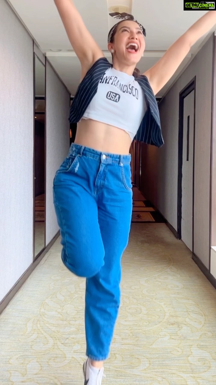 Gauahar Khan Instagram - If u love HOtels as much as I do , drop a heart ! 💛 Also secretly excited for hosting #htmoststylishawards tonight ! 😬🙋🏻♀️ @hindustantimes @htcity #dancersofreels #musafir #staycationlover #trendingnow