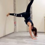 Gauahar Khan Instagram – Do YOUR max . Push YOUR limits . LOVE YOURSELF . 💛🙋🏻‍♀️ 

Thank you @askknatural Yash for all the training ! Loving it . 💪🏻😬

#flexibilitychallenge #trending #reel Mumbai – मुंबई