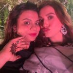 Gauahar Khan Instagram - Swipe left to see the person I take the most selfies with ( coz she loves taking pics and collecting them for yearsssssss along 😬📸 ) my best selfies , my best laughs , my craziest trips , my dangerous encounters , my scariest movies , and so much more with this dhamaka package, 😘❤️🌸🍰 happy happy happy birthday preeto ! 😬💛⭐️ . Keep smiling , may allllllllk your dreams come true . Love uuuuuuu 😘😘😘 missing ur bday , come back soon so we can celebrate .. so many prayers for you ! 💗🙌 happppppy birthdayyyyyyyyy my preeto ! 😘🤗