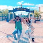 Gauahar Khan Instagram - Chalo ghoom ke aaye hum , chalo ishq ladayein Sanam ! ♥️ Hahahaha we took govinda's advice seriously! Hahaha #paris #disneyland #jigglejiggledisco #trendsetter #reel #musafir #lovers #gaza Disneyland Paris