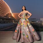 Gauahar Khan Instagram - 💐 #thingsthatdreamsaremadeof ⭐️ Abu Dhabi, United Arab Emirates