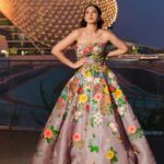 Gauahar Khan Instagram - Dream ! ⭐️ Outfit : @sahilkochharofficial 💕 Earring : @narayanjewels Styled by : @devs213 Assisted by : @krutikaa_sharma Photographer : @vatsalshah.photography Hair : @vinitasawant_hairstylist #iifa2022 #actor #makeitonyourown #alhamdulillah Abu Dhabi, United Arab Emirates