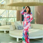 Gauahar Khan Instagram - Happy Gal ! 🙋🏻‍♀️ In @mandirawirkhq 📸 : @vatsalshah.photography #smile #iifa2022 #uae🇦🇪 Abu Dhabi, United Arab Emirates