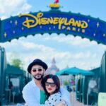 Gauahar Khan Instagram - Kids at #disneyland ! 👦 👧🏻 ♥️ @gauaharkhan 🎁 #paris #musafir #love Disneyland Paris