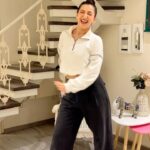 Gauahar Khan Instagram - #waitaminute and #begrateful #spreadlove and #bekind Thought for today ! 🙋🏻‍♀️⭐️ Top : @bertclothing #dancereels #trendingnow