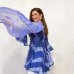 Gauahar Khan Instagram - Something about blue and white ! 💙🤍 What’s your fave color combination??? #comment karo Outfit : @aachho Jewellery : @anmoljewellers Shot n edited : @pen2ool #reel #love #indianfashion #trendingsongs Mumbai, Maharashtra