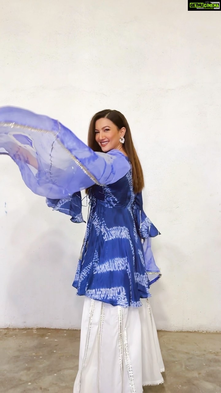 Gauahar Khan Instagram - Something about blue and white ! 💙🤍 What’s your fave color combination??? #comment karo Outfit : @aachho Jewellery : @anmoljewellers Shot n edited : @pen2ool #reel #love #indianfashion #trendingsongs Mumbai, Maharashtra