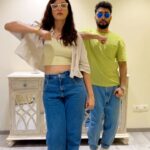 Gauahar Khan Instagram – Just had to !!!! Love this trend ! 💛🙋🏻‍♀️ 

@zaid_darbar 😘 

#reel #trendingnow #lovers #jigglejiggle