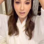 Gauahar Khan Instagram - One of my all time fave tracks , tip tip ….. #Showtime Straight hair or curls ?? #comment @iamkenferns love this cute outfit ! 😘⭐️ #transitionreels #trend #tiptipxmia