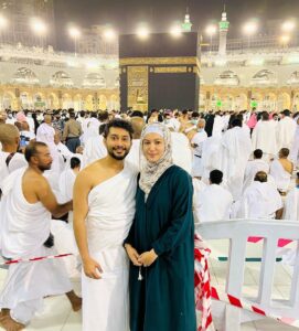 Gauahar Khan Instagram - Blessed life ! Alhamdulillah . My dream come true to be doing Umrah with my husband. Greatest joy . 🕋😬 
@zaid_darbar u we’re so thoughtful and kind . Thank you for being the best ! ♥️😘 thank u @zakiazkhan my sister for bringing us all abayas and kanduras! Love u ! May Allah bless u for all gestures ! Ameen 

@alkhalidtours n @alkhalidtours your planning was impeccable. Had the most comfortable stay in @lmmakkah in Makkah and @theoberoimadinah in medina . Grateful to all . 🌸