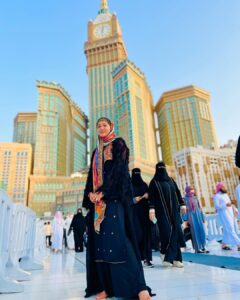 Gauahar Khan Instagram - Alhamdulillah ! The most beautiful place for my soul ! #makkah 🕋 

@alkhalidtours best choice to@plan this for me n my family ! Honestly the best package for Umrah in Ramadan ! @khalidkherada may Allah bless u for the arrangements. #affordableluxury #ramadan2022