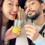 Gauahar Khan Instagram - Travelling together after 3 months , Alhamdulillah #Musafir ♥️ @zaid_darbar best ! 😬 #trendingnow #reel #travelling #dubailife