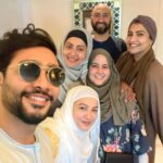 Gauahar Khan Instagram – Alhamdulillah ! #family ❤️🕋 

@alkhalidtours 🌺 Medina, Saudi Arabia