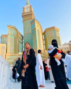 Gauahar Khan Instagram - Alhamdulillah ! The most beautiful place for my soul ! #makkah 🕋 

@alkhalidtours best choice to@plan this for me n my family ! Honestly the best package for Umrah in Ramadan ! @khalidkherada may Allah bless u for the arrangements. #affordableluxury #ramadan2022