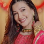 Gauahar Khan Instagram - Kaisa Parda, be a #DivaThisDiwali and ho jaane do visfot💥 And you can win a hamper worth Rs. 10k from @ssbeauty 💖  To participate 👇🏻    - Use this audio and transition into your best Diwali makeup look using a diya 🪔  on the beat drop in your reel  - Tag @ssbeauty with #DivaThisDiwali  - Follow @ssbeauty - Make sure your profile is public 😃    Hurry! 🏃🏃🏃Contest ends on Oct. 30, 2022!    #SSBeauty #ShoppersStop #DivaThisDiwali #ad