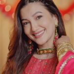 Gauahar Khan Instagram – Kaisa Parda, be a #DivaThisDiwali and ho jaane do visfot💥 
And you can win a hamper worth Rs. 10k from @ssbeauty 💖 
To participate 👇🏻 
 
– Use this audio and transition into your best Diwali makeup look using a diya 🪔  on the beat drop in your reel 
– Tag @ssbeauty with #DivaThisDiwali 
– Follow @ssbeauty
– Make sure your profile is public 😃 
 
Hurry! 🏃🏃🏃Contest ends on Oct. 30, 2022! 
 
#SSBeauty #ShoppersStop #DivaThisDiwali #ad