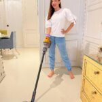 Gauahar Khan Instagram – See – I can’t stop smiling :) I may have finally found a solution to my OCD when it comes to dust. I try to keep a spotless home but dust inevitably finds a way! Which is why the all-new Dyson V12 Detect Slim may be the perfect solution.
Loaded with the coolest laser and dust-detect technology, the Dyson V12 Detect Slim’s laser helps clean the tiniest dust particles and even shows you how much dust you’ve collected. Intelligent cleaning, only with @dyson_india
The smile is real, and my home, as you can see is now truly spotless :)
#DysonIndia #DysonHome #V12 #gifted Mumbai, Maharashtra