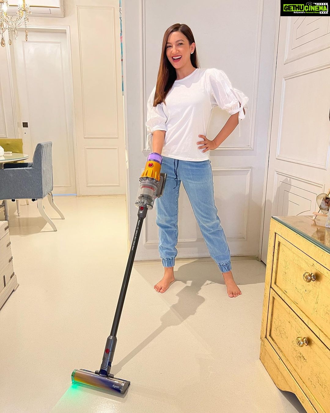 Gauahar Khan Instagram - See - I can't stop smiling :) I may have finally found a solution to my OCD when it comes to dust. I try to keep a spotless home but dust inevitably finds a way! Which is why the all-new Dyson V12 Detect Slim may be the perfect solution. Loaded with the coolest laser and dust-detect technology, the Dyson V12 Detect Slim’s laser helps clean the tiniest dust particles and even shows you how much dust you’ve collected. Intelligent cleaning, only with @dyson_india The smile is real, and my home, as you can see is now truly spotless :) #DysonIndia #DysonHome #V12 #gifted Mumbai, Maharashtra