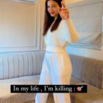 Gauahar Khan Instagram - Which ones are you finding difficult to shoot OUT of your life ??? #liveyourbestlife 💛 #reel #creators #trend #dancereels