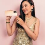 Gauahar Khan Instagram – vivo V23e – The best gift I could ever receive! @zaid_darbar
Presenting #vivoV23e in Sunshine Gold colour. It comes with slim & sleek design. 
Avail exciting offers on your purchase. Visit @vivo_india and buy now. 
#DelightEveryMoment