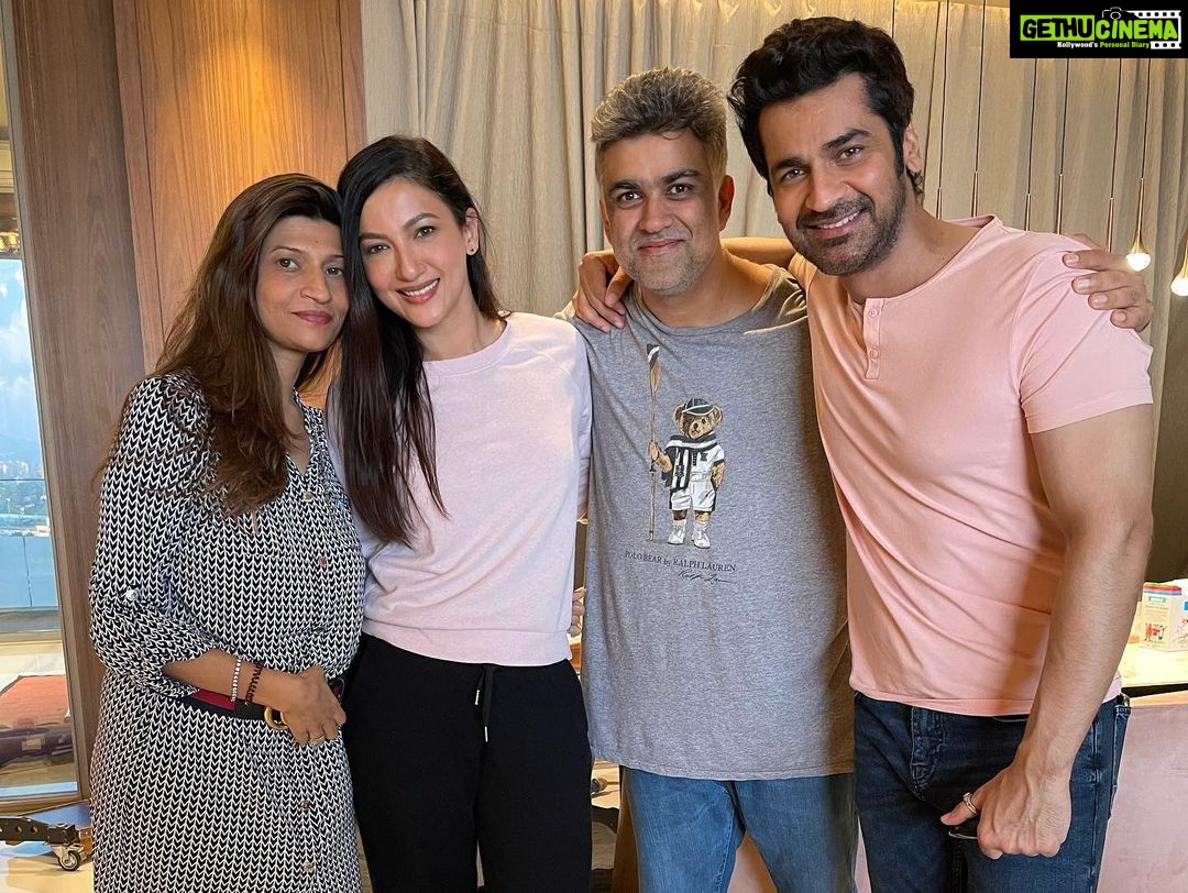 Gauahar Khan Instagram - Humans who touched my life in such a positive manner during the shoot of my most special show , #bestselleronprime ! @primevideoin 💙 Thank you to the entire crew for being so wonderful. #ForeverGrateful @siddharthpmalhotra @sapnamalhotra01 @mukulabhyankar @aryacam @chandnilicious @iarjanbajwa @sonalee18588 @satyajeetdubey @virafpp #Mithunda @jashmahetalia @himanidaxini @arifaudi786 @prasadbhatkar80 @vinitasawant_hairstylist