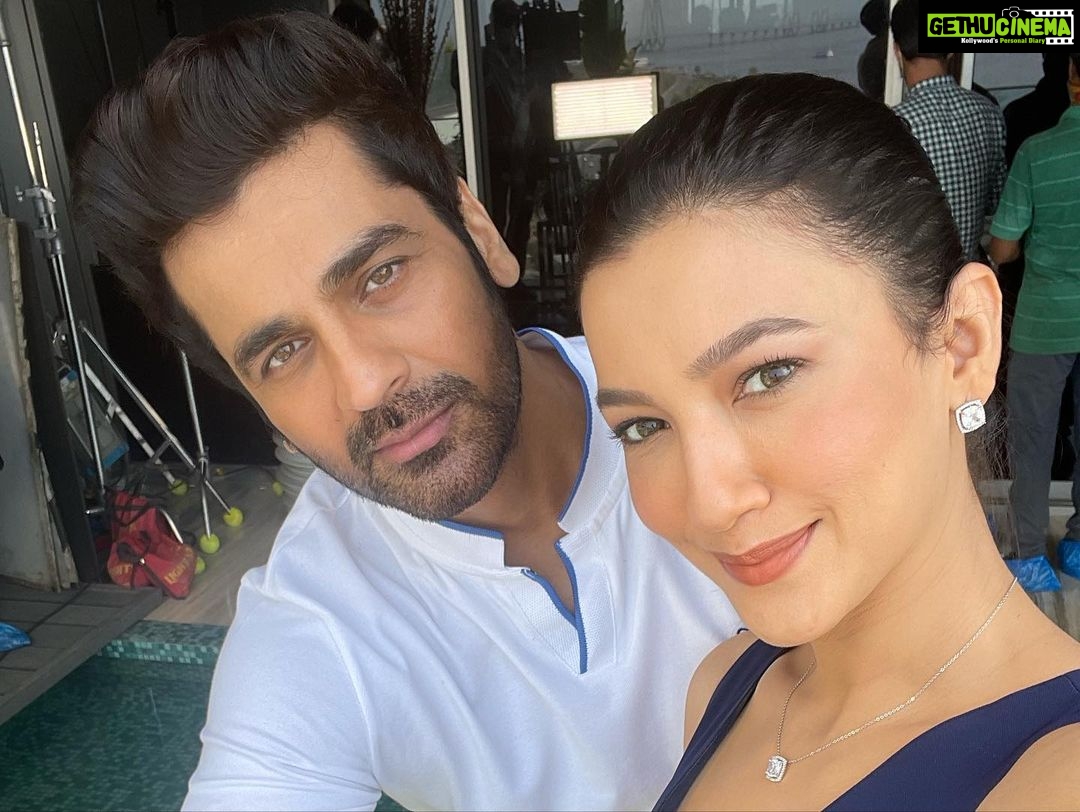 Gauahar Khan Instagram - Humans who touched my life in such a positive manner during the shoot of my most special show , #bestselleronprime ! @primevideoin 💙 Thank you to the entire crew for being so wonderful. #ForeverGrateful @siddharthpmalhotra @sapnamalhotra01 @mukulabhyankar @aryacam @chandnilicious @iarjanbajwa @sonalee18588 @satyajeetdubey @virafpp #Mithunda @jashmahetalia @himanidaxini @arifaudi786 @prasadbhatkar80 @vinitasawant_hairstylist
