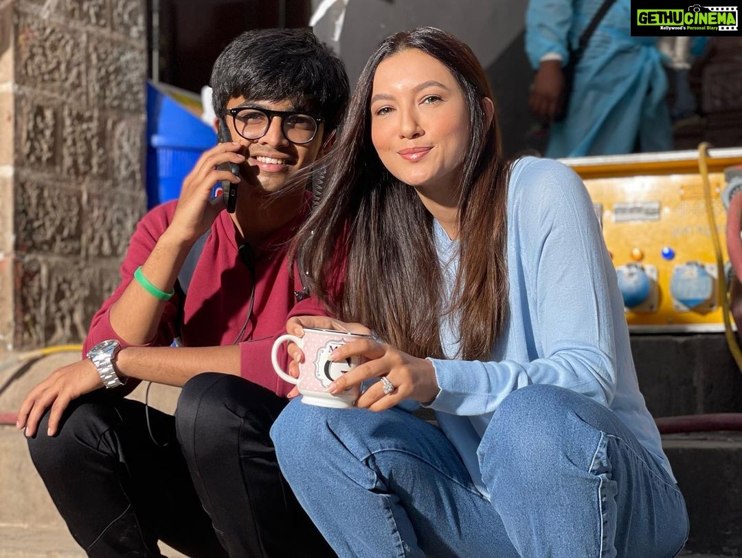 Gauahar Khan Instagram - Humans who touched my life in such a positive manner during the shoot of my most special show , #bestselleronprime ! @primevideoin 💙 Thank you to the entire crew for being so wonderful. #ForeverGrateful @siddharthpmalhotra @sapnamalhotra01 @mukulabhyankar @aryacam @chandnilicious @iarjanbajwa @sonalee18588 @satyajeetdubey @virafpp #Mithunda @jashmahetalia @himanidaxini @arifaudi786 @prasadbhatkar80 @vinitasawant_hairstylist