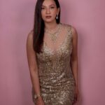Gauahar Khan Instagram - If I was the character, I would’ve been #SonaDarling . Hahahahah get it ??? 😬💛🙋🏻‍♀️ @preeti_simoes would get it . Hahaha ! Outfit : @dilnazkarbhary Styling : @devs213 #LoveForGold #Sassy #Filmy Mumbai, Maharashtra