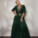 Gauahar Khan Instagram - Hari Bhari 😬💚 Outfit : @eshaaroraofficial Jewellery : @zemafinejewellery Styling : @devs213 📸 : @visualaffairs_va #host #filmfareottawards2022 Mumbai, Maharashtra