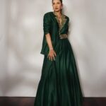 Gauahar Khan Instagram - Hari Bhari 😬💚 Outfit : @eshaaroraofficial Jewellery : @zemafinejewellery Styling : @devs213 📸 : @visualaffairs_va #host #filmfareottawards2022 Mumbai, Maharashtra