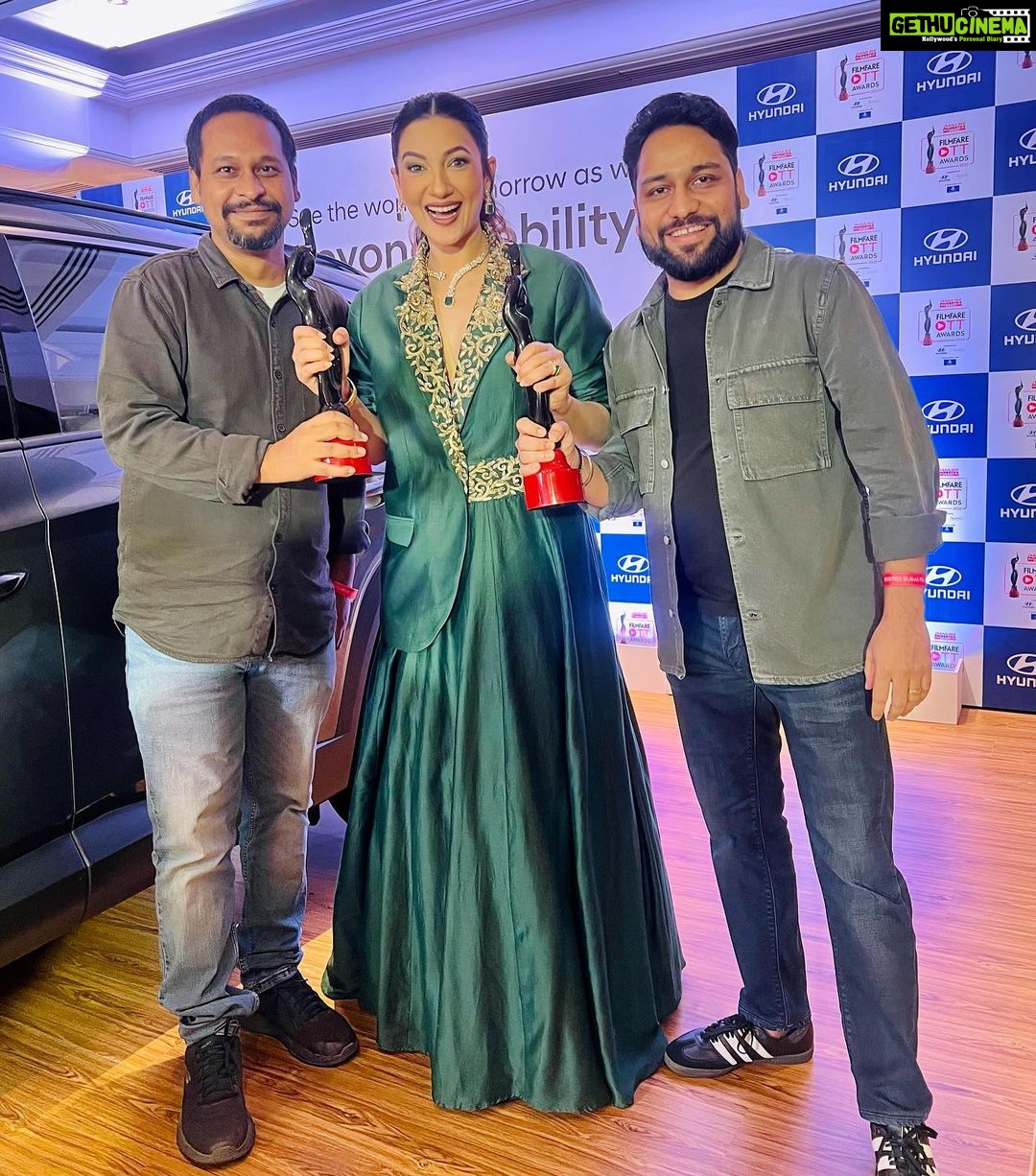 Gauahar Khan Instagram - The host , and the Winners !!!!! β€οΈππ«Άπ» yayyyy we won for best short film , fiction at the #filmfareottawards2022 ! #sorrybhaisaab ko Thank you ! Congratulations to our amazing directors @sumit.ghildiyal @sumadhikary and my guptaji @mrfilmistaani π @arreindia @amazonminitv π«Άπ» thank you @filmfare and the jury ππ» #grateful #happy #winners Taj Lands End, Mumbai