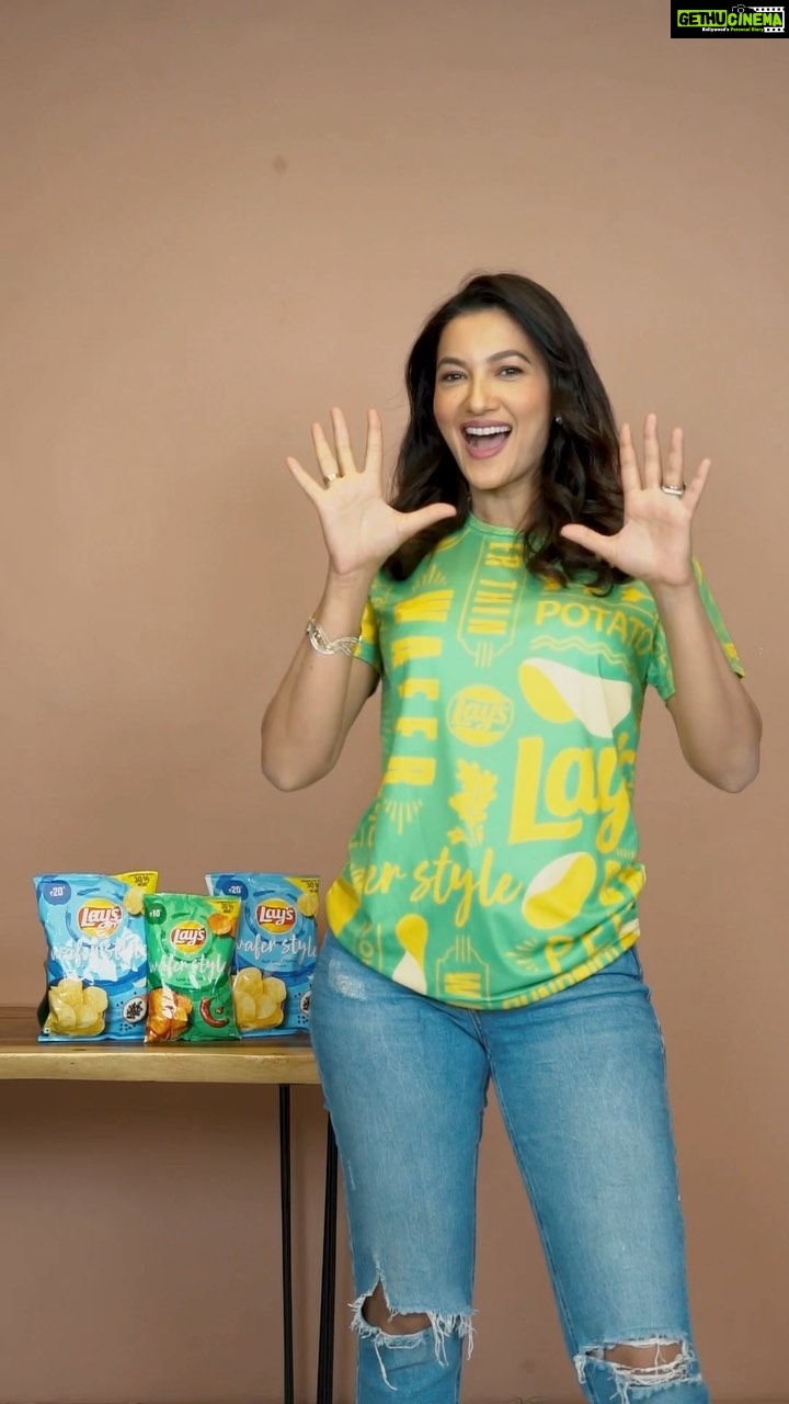 Gauahar Khan Instagram - I think I might be a magician! Try out this new magic trick with #LaysWaferStyle and you can be one too! To learn the trick head to @lays_india page and become a part of the #TheThinpossibleChip Challenge ! #Lays #PaperThinWaferThin #Collab @lays_india #reel #fun #thethinpossiblechip