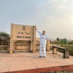 Gauahar Khan Instagram - Don’t let the child in you ever die ! 😬 this is me getting excited on spotting the Tropic of Cancer cutting through Madhya Pradesh! I was in my pjs , stopped the car ran across with my team running after me and got it clicked ! 🙋🏻‍♀️ Alhamdulillah! #happychildrensday #musafir #bhopal #tropicofcancer