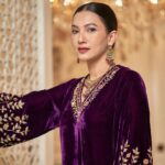 Gauahar Khan Instagram - Love playing dress up ! 💜🪔 📸 : @dieppj Mumbai, Maharashtra