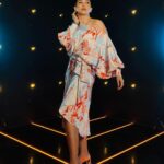 Gauahar Khan Instagram - The best in resort wear : @mandirawirkhq 💙 #fashion #needaholiday #suggestions for #beautifuldestinations . Atrangz House