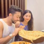 Gauahar Khan Instagram - Pet puja jaisa aur kuch nahi duja😜 #reelyfunny #husbandandwife #terepasskoiaurraastahai