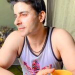 Gautam Rode Instagram – My morning ritual 😊 

#reels #mondaymotivation #reelsinstagram