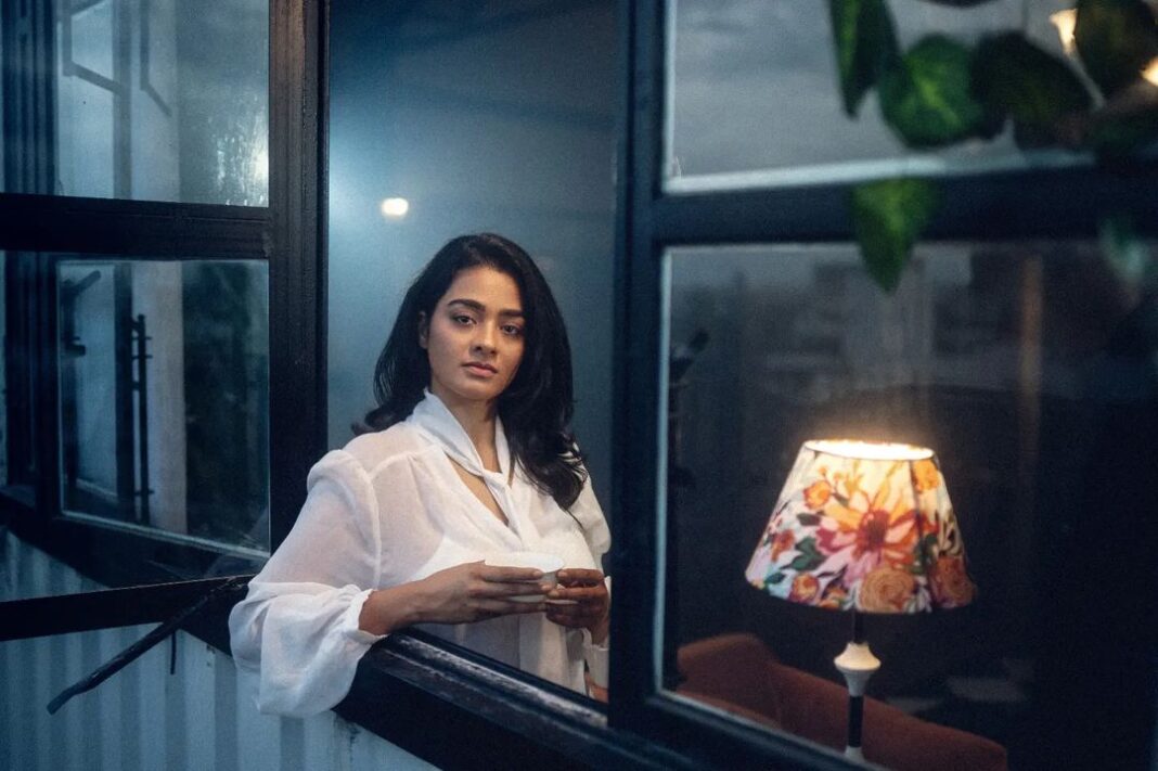 Gayathrie Instagram - Rain-watcher! 🌧️🌫️ @sumanthshetty_ @scoutnguide @theshettykarthik @5zabgm