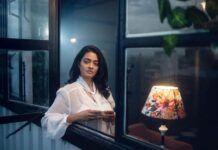 Gayathrie Instagram - Rain-watcher! 🌧️🌫️ @sumanthshetty_ @scoutnguide @theshettykarthik @5zabgm