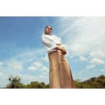 Gayathrie Instagram - NOMANSLAND by @___melwy_j___ Ft. @gayathrieshankar Production house: @roosakiproduction Cinematography: @vivekpremsingh Photography: @linsonantony_ Editing: @__premraj_ Stylist: @story_of_esther Retouch: @sujithnairphotography MUA & Hair: @martini_trucco | @rehanaps27 Designers: @___melwy_j___ and @story_of_esther (skin cult) Special thanks: @bijoy_kodur_ @mithu_siva_ @slowbharath @leyoazeem @level_2_dreamer @maya_chellakutty #fasionstatement #fasionista #nomansland #gayathrieshankar #art #kaltrevolution #art #costume