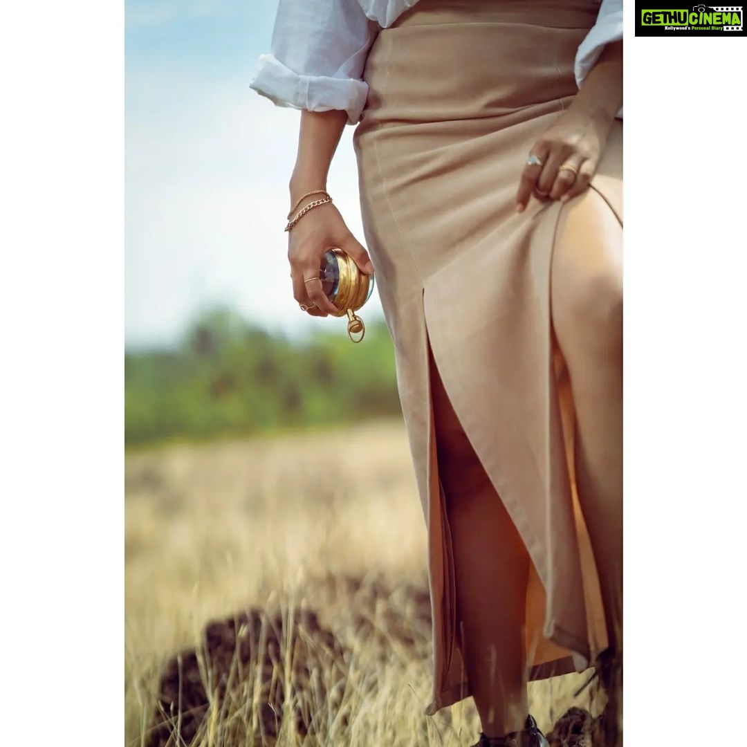 Gayathrie Instagram - NOMANSLAND by @___melwy_j___ Ft. @gayathrieshankar Production house: @roosakiproduction Cinematography: @vivekpremsingh Photography: @linsonantony_ Editing: @__premraj_ Stylist: @story_of_esther Retouch: @sujithnairphotography MUA & Hair: @martini_trucco | @rehanaps27 Designers: @___melwy_j___ and @story_of_esther (skin cult) Special thanks: @bijoy_kodur_ @mithu_siva_ @slowbharath @leyoazeem @level_2_dreamer @maya_chellakutty #fasionstatement #fasionista #nomansland #gayathrieshankar #art #kaltrevolution #art #costume