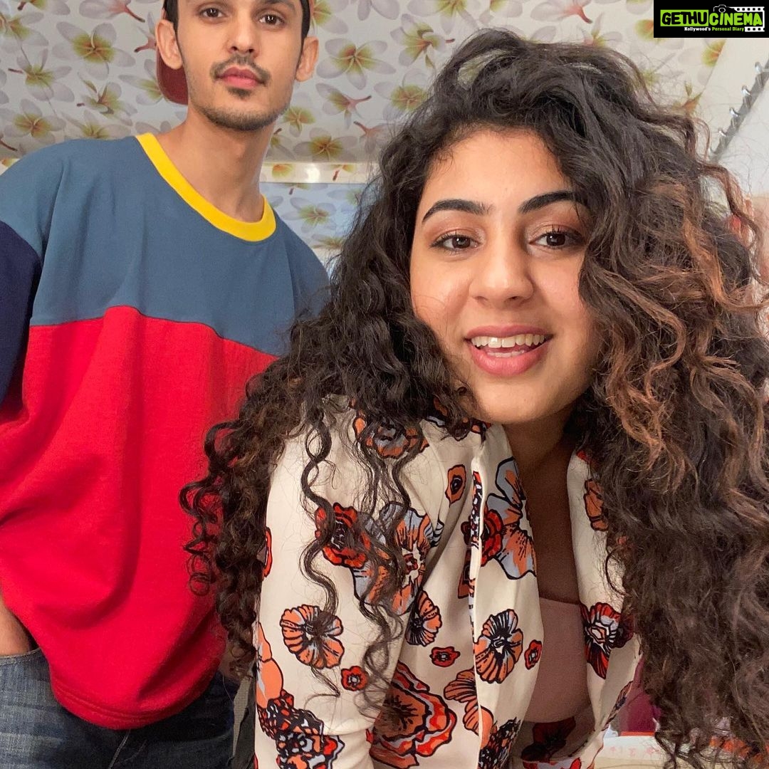 Geetika Mehandru Instagram - Hi, I don’t have any problem with my name. So you can call me Gouri, “GOURI SINGH”. And to meet me and my friends, you just need to go and stream #roohaniyat on @mxplayer it’s on air now! Co actors @arjunbijlani @officialkanikamann @harshit_sid @palak.purswani @bansalsmita_ @arushi.handa.official @shaangroverr Writer @sheru_daddy Director @ankushmohla @glenbarretto Cinematographer @rrcamera @romitpillai Casting @asadsheikhcasting Costume @karishmagulati @pri.sampoorna @endemolshineind #mxorignal #roohaniyat #foreverisalie #geetikamehandru #gouri #ishqmeinroohaniyat #mxplayer #freestreaming