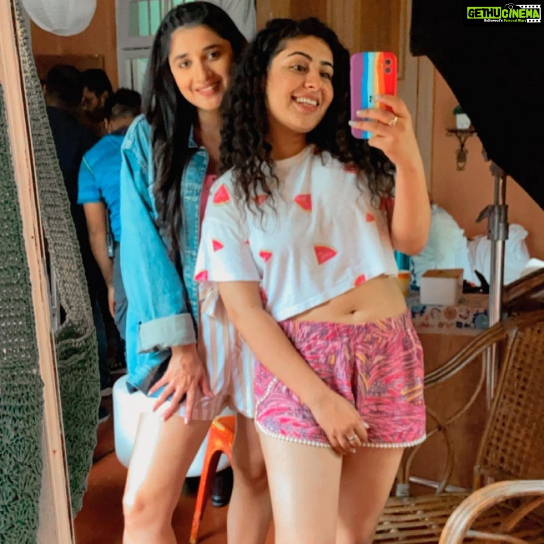 Geetika Mehandru Instagram - Hi, I don’t have any problem with my name. So you can call me Gouri, “GOURI SINGH”. And to meet me and my friends, you just need to go and stream #roohaniyat on @mxplayer it’s on air now! Co actors @arjunbijlani @officialkanikamann @harshit_sid @palak.purswani @bansalsmita_ @arushi.handa.official @shaangroverr Writer @sheru_daddy Director @ankushmohla @glenbarretto Cinematographer @rrcamera @romitpillai Casting @asadsheikhcasting Costume @karishmagulati @pri.sampoorna @endemolshineind #mxorignal #roohaniyat #foreverisalie #geetikamehandru #gouri #ishqmeinroohaniyat #mxplayer #freestreaming
