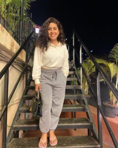 Geetika Mehandru Instagram - About last night 😋

#geetikamehandru #geetika #jersey #chotisarrdaarni #nightout