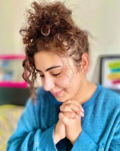 Geetika Mehandru Instagram - Start your day with Morning Prayer 🙏🏻 

#geetikamehandru #geetika #jersy #chotisarrdaarni