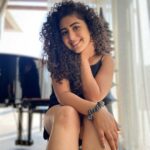 Geetika Mehandru Instagram - 🍒✨ I love my curls too #geetikamehandru #geetika #chotisarrdaarni #jersey
