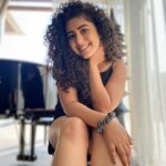 Geetika Mehandru Instagram – 🍒✨
I love my curls too
#geetikamehandru #geetika #chotisarrdaarni #jersey