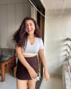 Geetika Mehandru Instagram - Entering 2022 with positivity, good vibes and NEW ME ✨

#geetikamehandru #geetika #mehandru #jersey #chotisarrdaarni